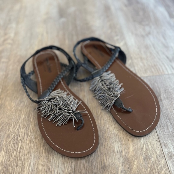 Minnetonka Moccasins Metallic Fringe Thong Leather Sandals - Picture 7 of 7